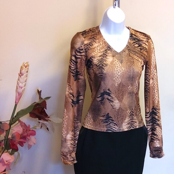 NWOT NESS Women's Multi Color Print V Neck Stretchy Pleated Top Size 0 - Picture 2 of 7